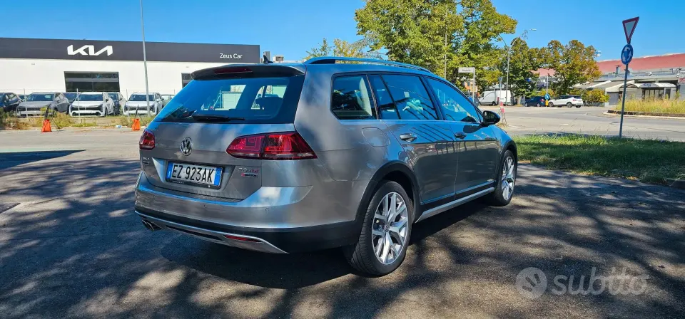 Volkswagen Golf — foto 5