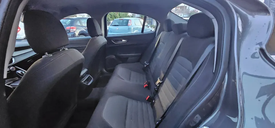 Alfa Romeo Giulia — foto 12